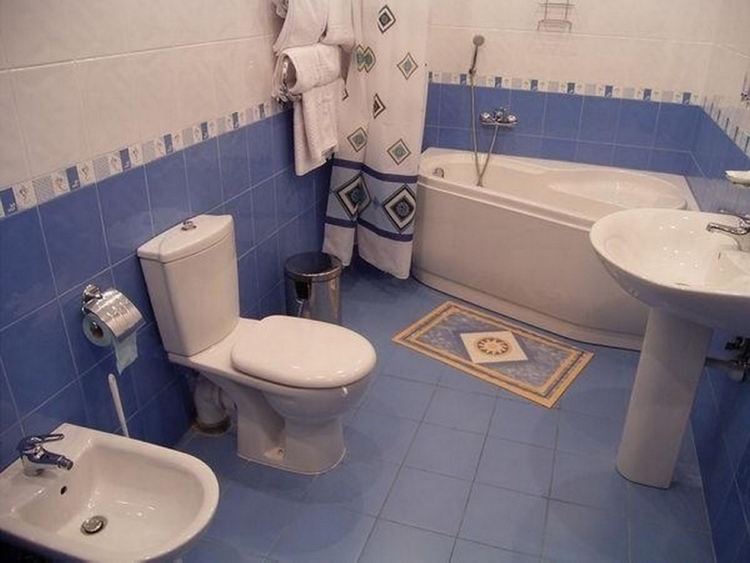 Бюджетный интерьер ванной комнаты